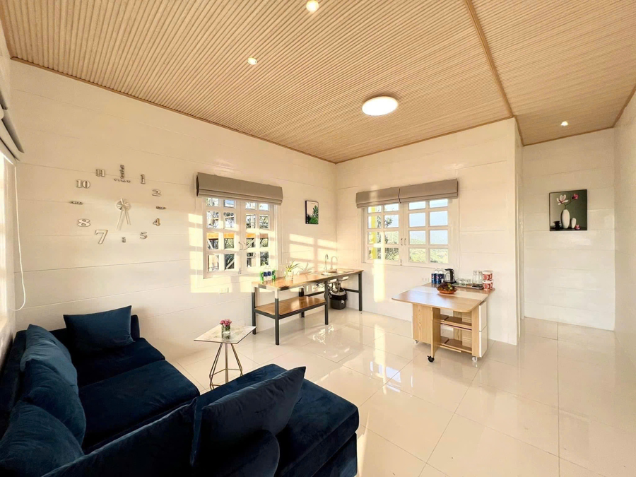 Không gian tiếp khách tại homestay hồ Tà Đùng